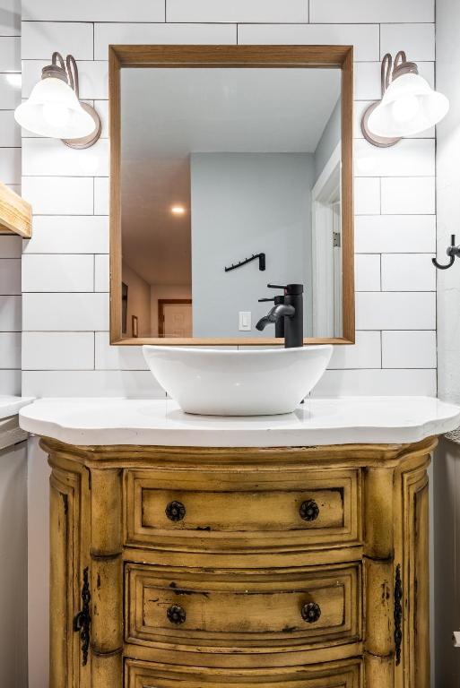 Bagno di The Big Texan Motel
