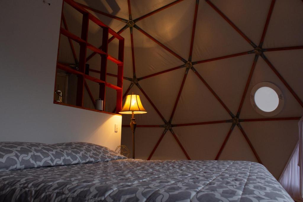 Postel nebo postele na pokoji v ubytování Cool Glamping Bernal