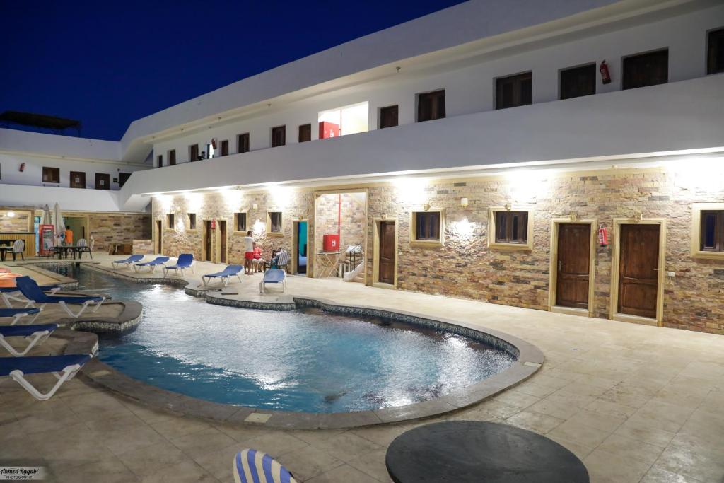 Bazén v ubytování Carmine Hotel Dahab nebo v jeho okolí