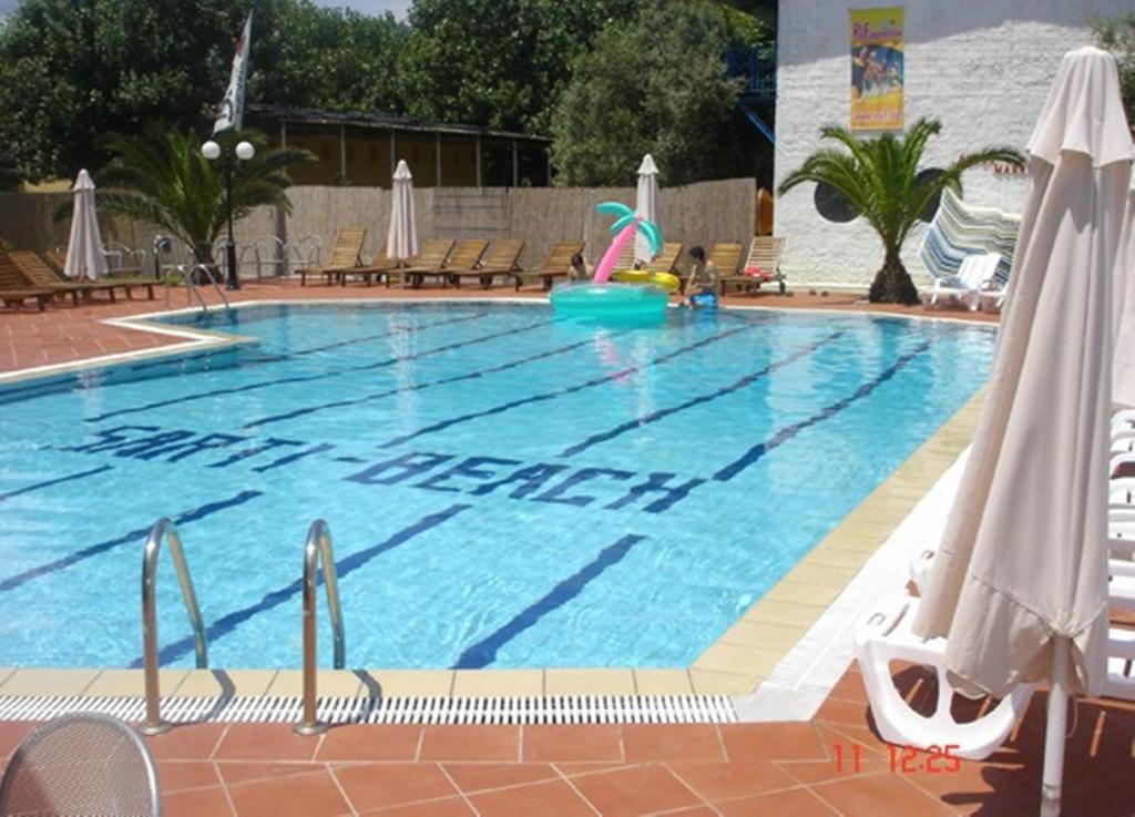 Bazén v ubytování Hotel Sarti Beach nebo v jeho okolí