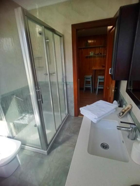 A bathroom at GARDEN ROOMS