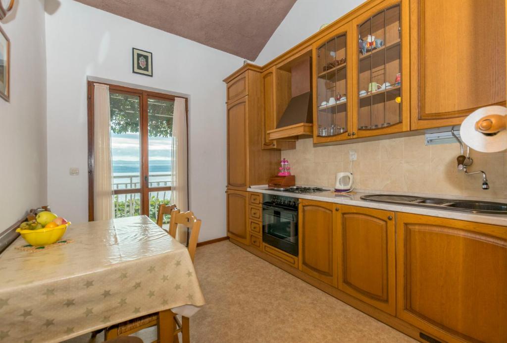Kuchyňa alebo kuchynka v ubytovaní Apartments Neno