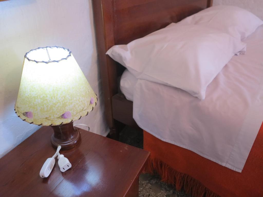 Postel nebo postele na pokoji v ubytování Hostal La Cazihita
