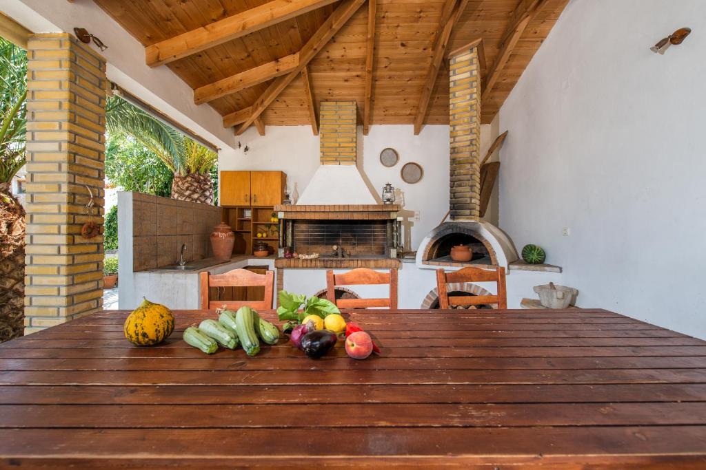 Helen & Theo Studios - 17