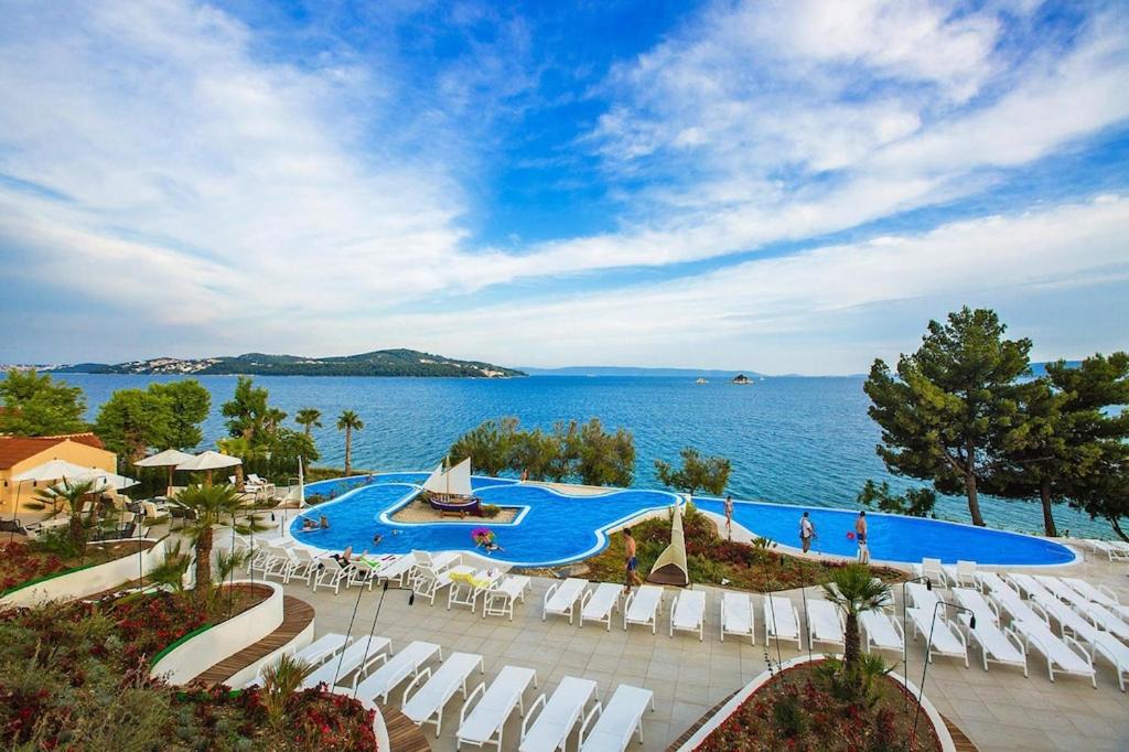 Apartments Belvedere Seget Vranjica CDM03037DYB, Croatia