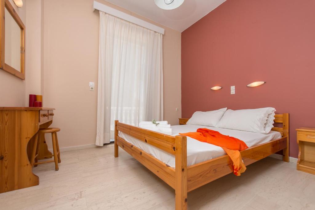 Helen & Theo Studios - 12