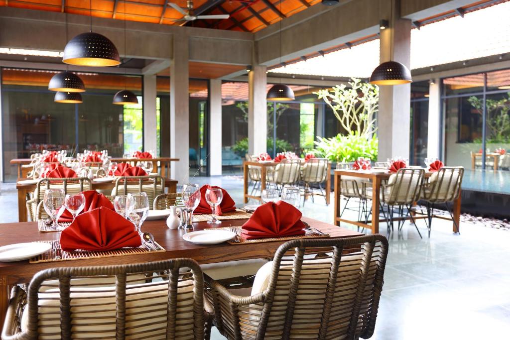 Restaurace v ubytování Saptha Resort and Spa