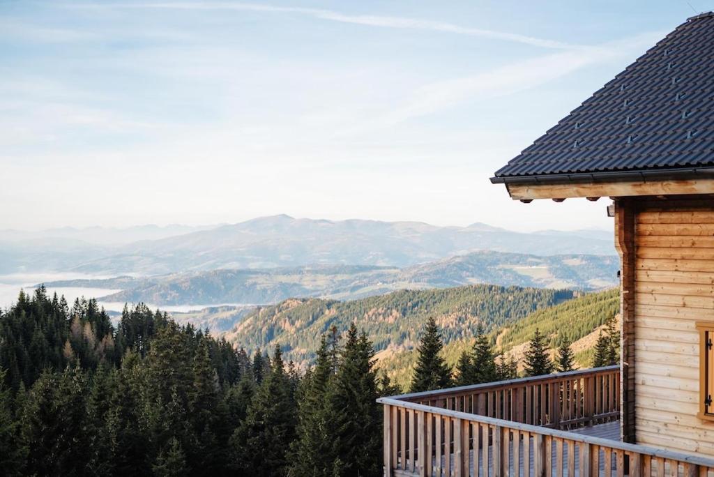 een balkon van een huis met uitzicht op de bergen bij Holiday village Koralpe St- Stefan im Lavanttal - OKT07003-FYC in Elsenbrunn