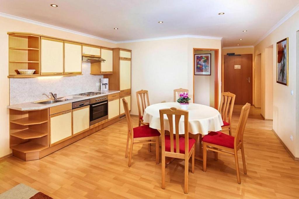 Zdjęcie z galerii obiektu Apartment in Flachau with parking space w mieście Flachau