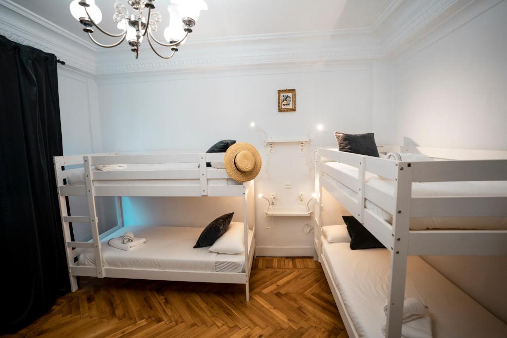 HiHome Hostel Uría - 混合宿舍间的双层床
