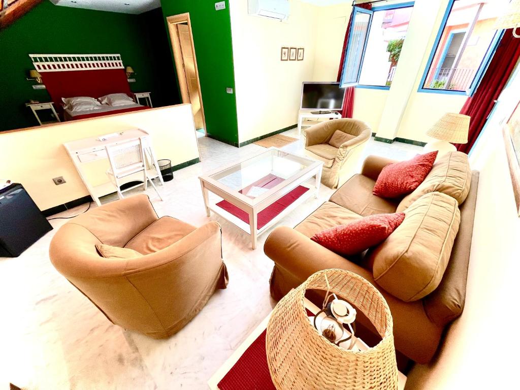 A seating area at Hotel Conde de Cárdenas