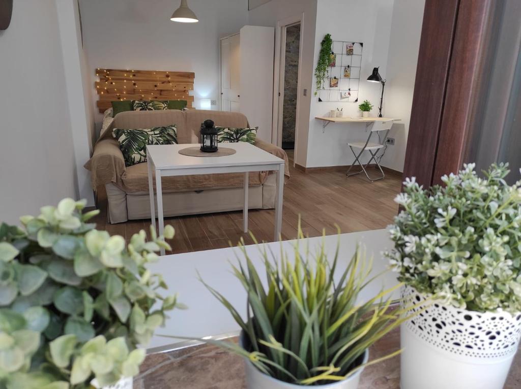 A seating area at Loft Tulipanes Amarillos Junto a la Mezquita