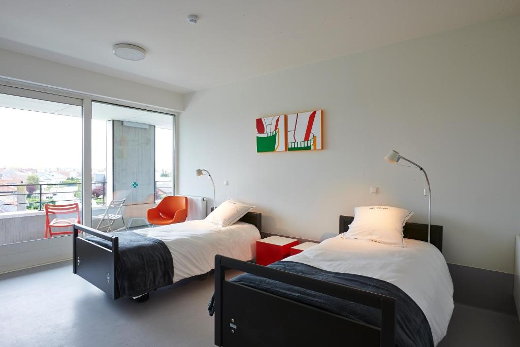 Postel nebo postele na pokoji v ubytování Hotel Middelpunt - Gratis Parking - Ontbijt inbegrepen!