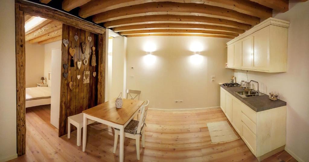 Kuchyň nebo kuchyňský kout v ubytování Pie Castello