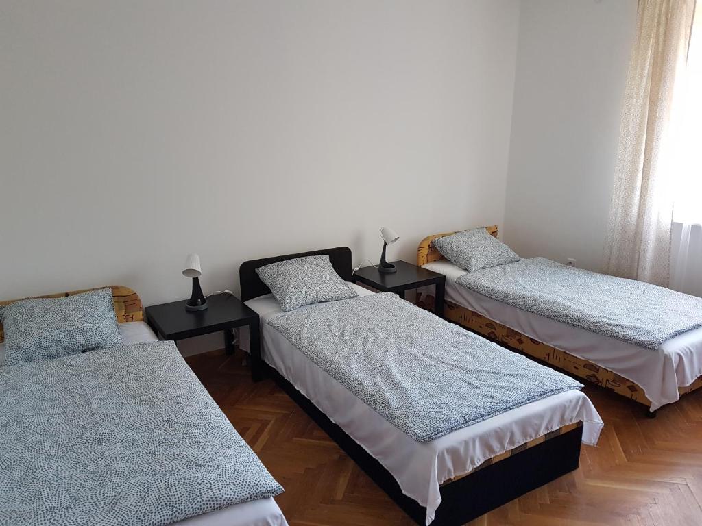 Posteľ alebo postele v izbe v ubytovaní Kuckó Apartman Berente