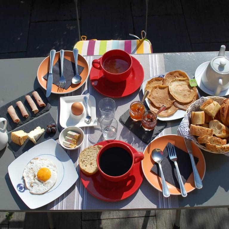 Opciones de desayuno para los hu&eacute;spedes de Le Clos des Pommiers
