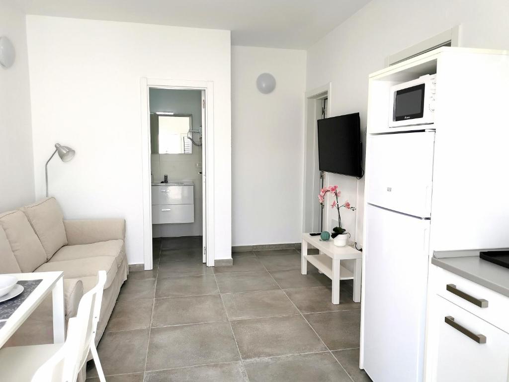 Kuchyňa alebo kuchynka v ubytovaní Apartamentos Anjomacar A