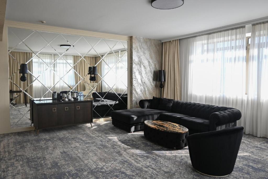 Aleksandar Palace Hotel Congress Center & SPA - Salle Triple Exécutive Avec Balcon