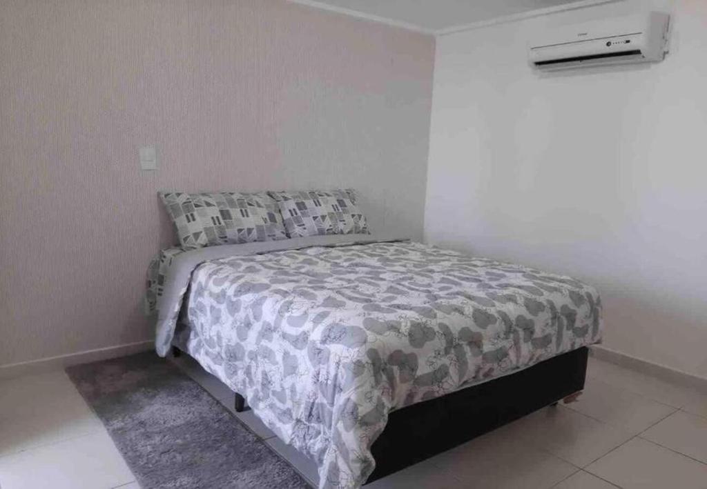 Tempat tidur dalam kamar di Luxor Cabo Branco - João Pessoa PB