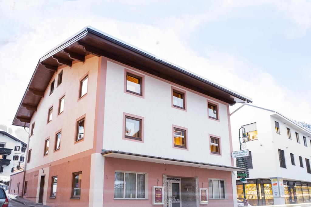 Budova, v ktorej sa apartmán nachádza