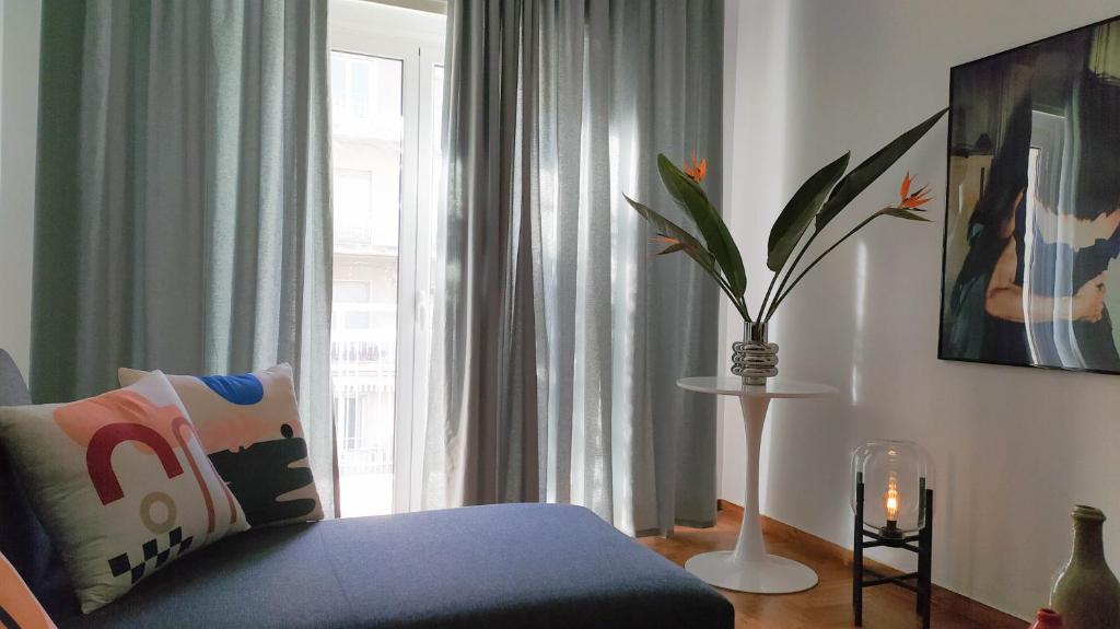 Posedenie v ubytovaní Stylish, modern apartment in Athens city centre.