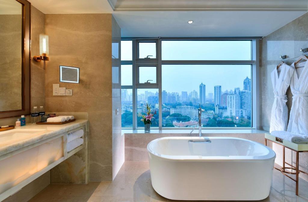 Koupelna v ubytování Radisson Collection Hotel, Xing Guo Shanghai