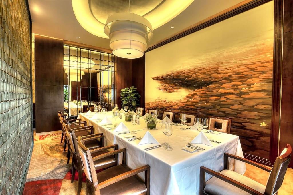 Restaurace v ubytování Radisson Collection Hotel, Xing Guo Shanghai