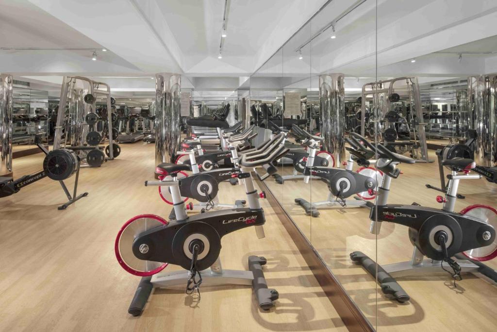 Fitness centrum a/nebo fitness zařízení v ubytování Radisson Blu Hotel Shanghai New World