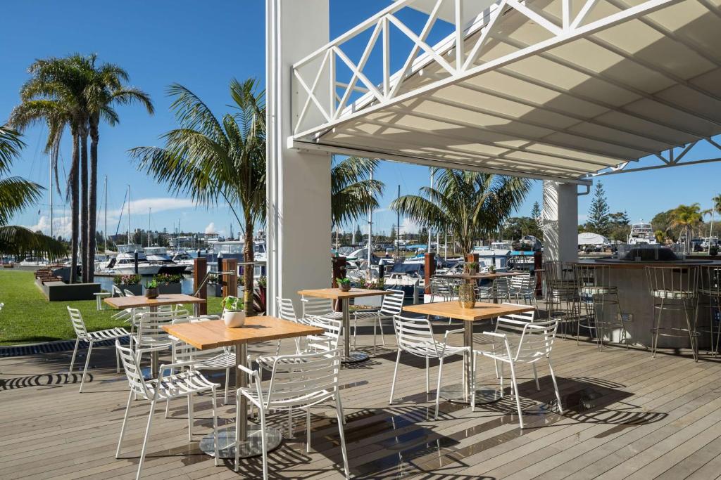 Restaurace v ubytování Sails Port Macquarie by Rydges