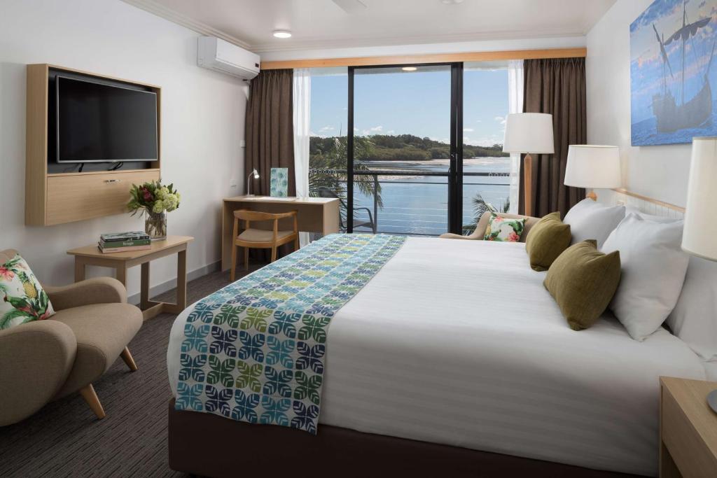 Postel nebo postele na pokoji v ubytování Sails Port Macquarie by Rydges