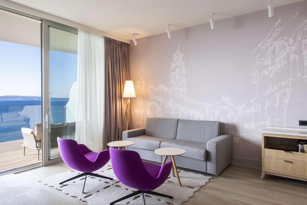 Posedenie v ubytovaní Radisson Blu Resort & Spa