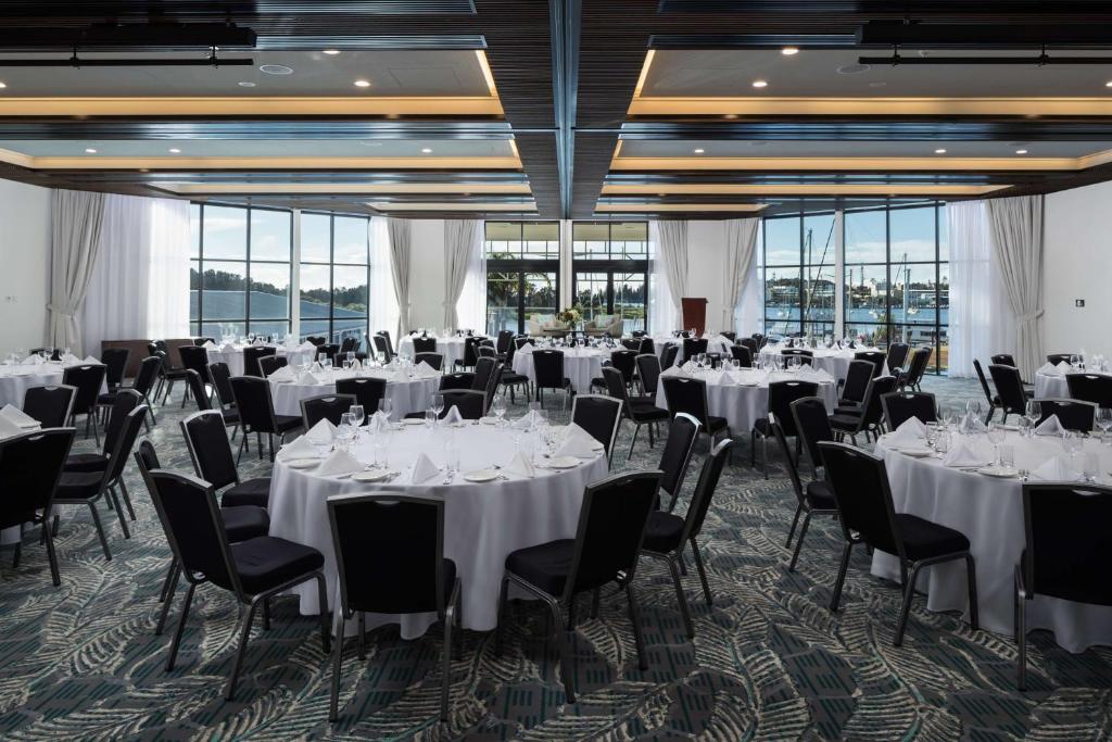 Restaurace v ubytování Sails Port Macquarie by Rydges