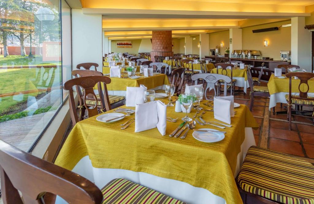 Um restaurante ou outro lugar para comer em Sonesta Posadas del Inca Puno