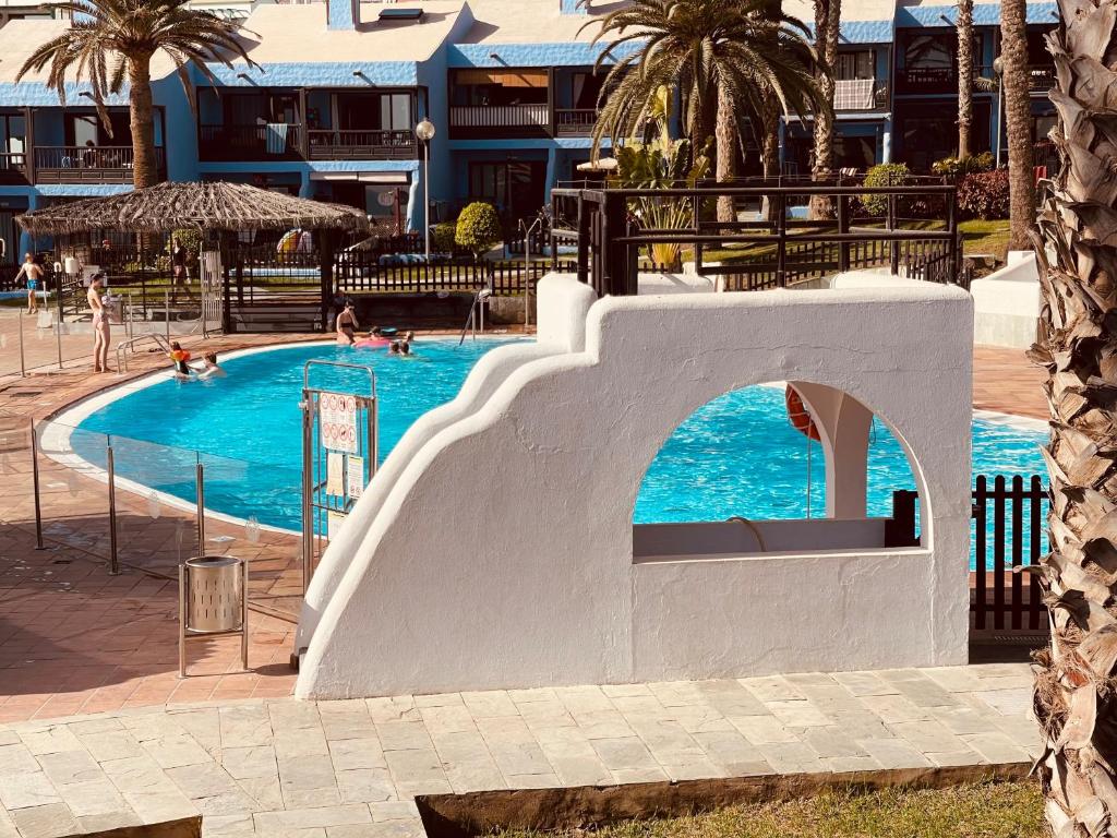 Bazén v ubytovaní VIVIENDA ÚNICA EN PRIMERA LÍNEA DE PLAYA alebo v jeho blízkosti