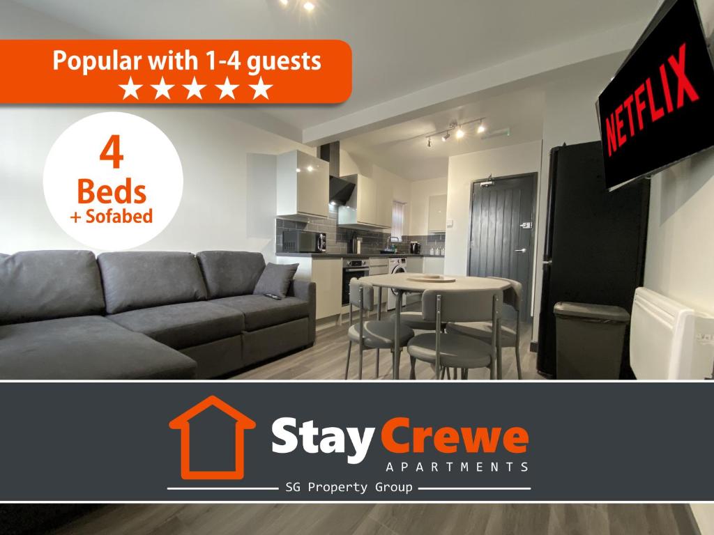 sala de estar con sofá y mesa en StayCrewe Apartments en Crewe