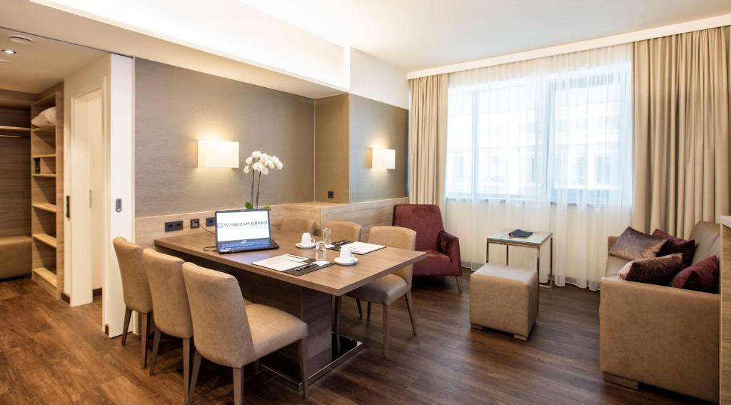 Posedenie v ubytovaní Wyndham Grand Salzburg Conference Centre