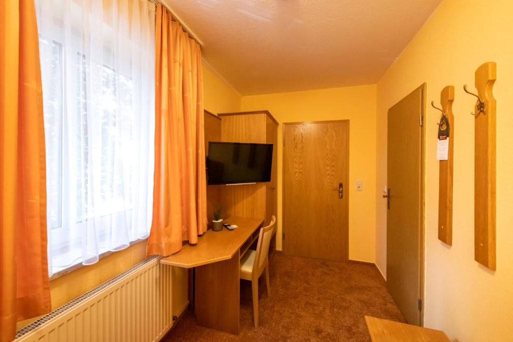 TV a/nebo společenská místnost v ubytování Hotel Zum Steinhof