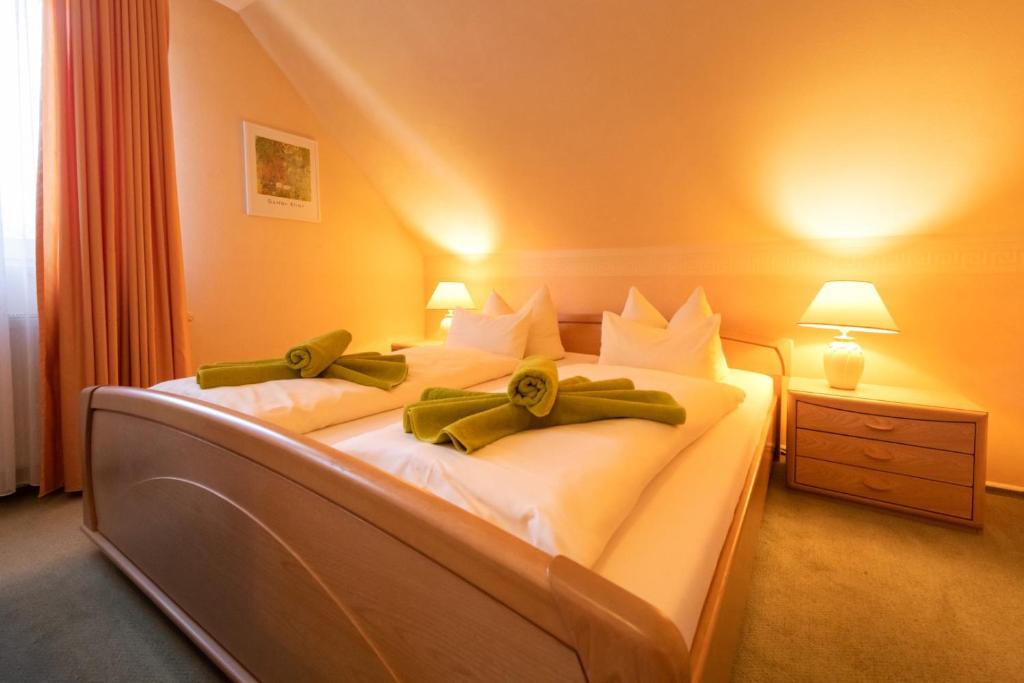 Postel nebo postele na pokoji v ubytování Hotel Zum Steinhof