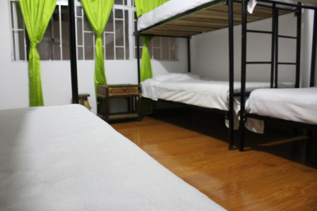 Postel nebo postele na pokoji v ubytování Hostal Cafe San Bernabe