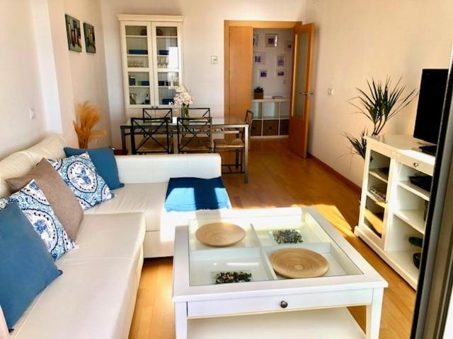 Posezení v ubytování GATU PREMIUM Ático Parra, parking, piscina común, terraza, wifi , " Preferente mayores de 25 años y familias "