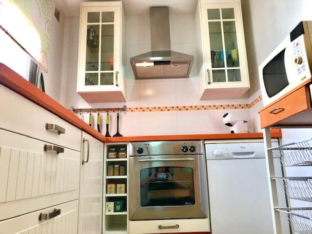 Kuchyň nebo kuchyňský kout v ubytování GATU PREMIUM Ático Parra, parking, piscina común, terraza, wifi , " Preferente mayores de 25 años y familias "