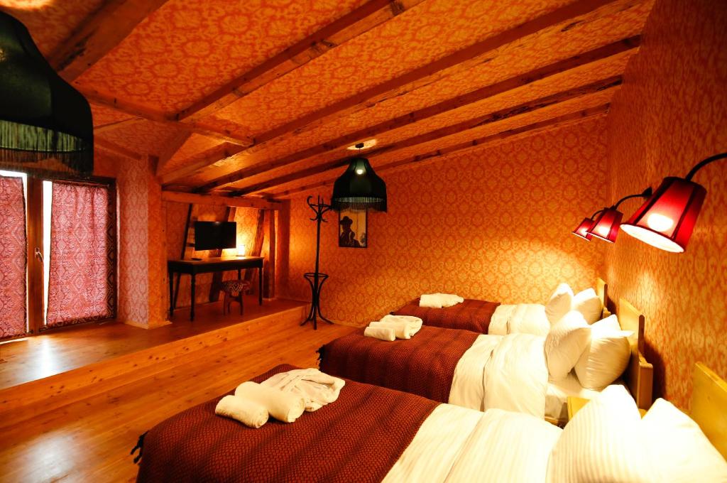 TV a/nebo společenská místnost v ubytování Hotel Memoire Kutaisi