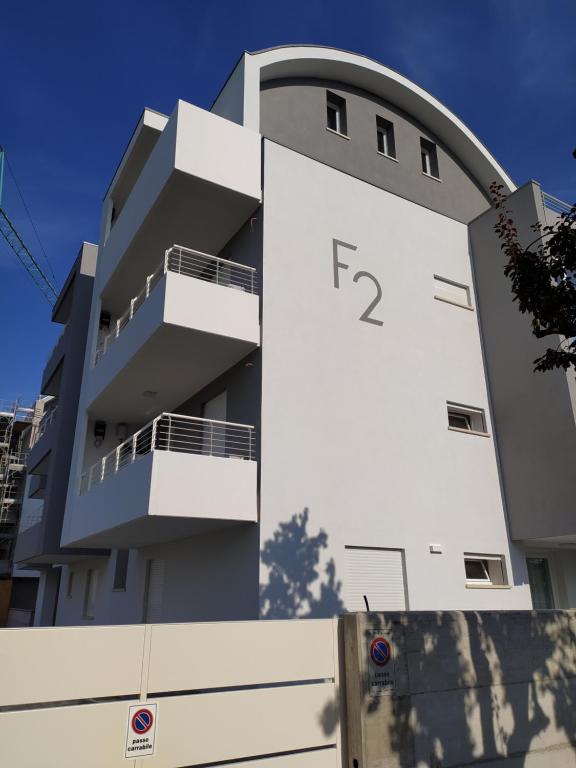 un edificio con el número al costado. en Jesolo Appartamenti F2 - Ocean Blue, en Lido di Jesolo