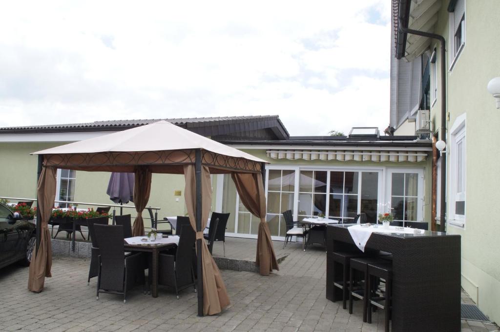 Restaurace v ubytování Sonnenhalde Landgasthof Bieg