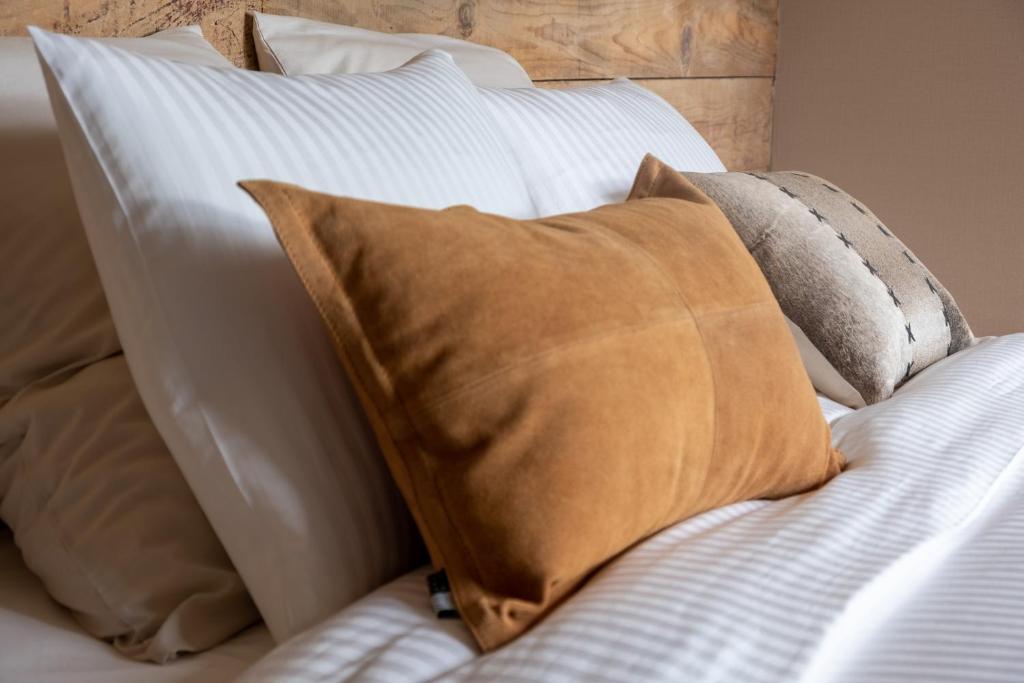 Un pat sau paturi într-o cameră la Oustalet Spa