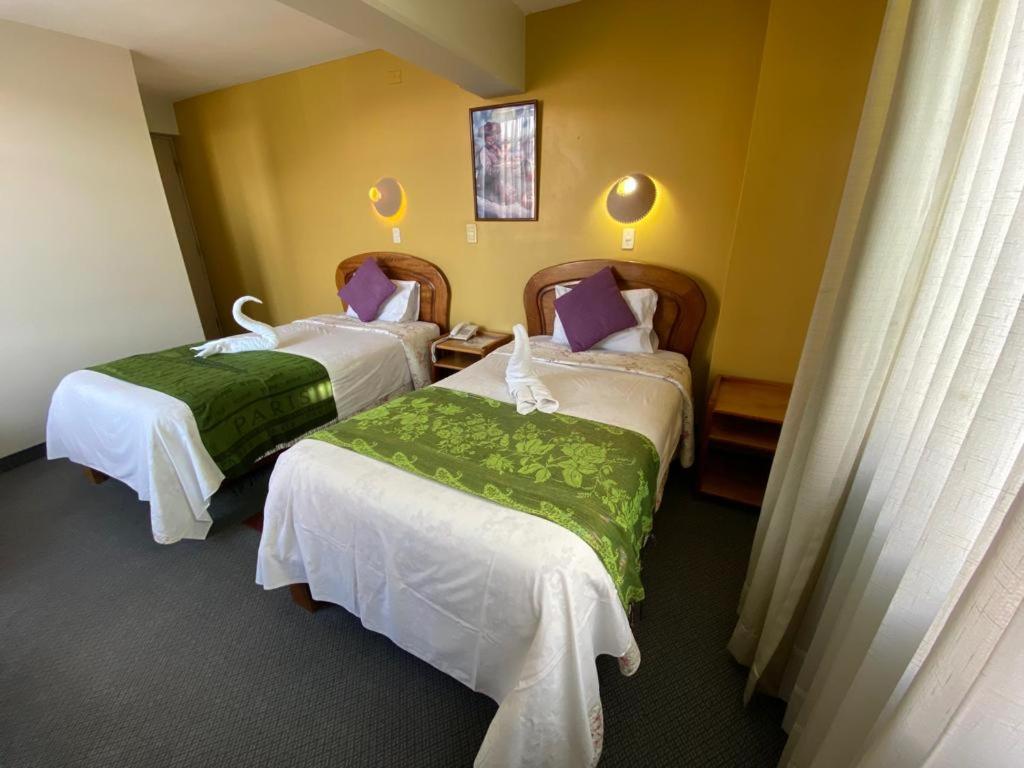 Postel nebo postele na pokoji v ubytování Hostal Oscar Inn