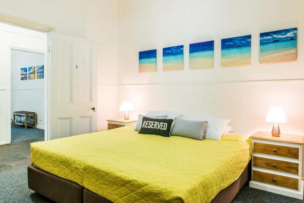 Postel nebo postele na pokoji v ubytování The Retreat Port Stephens