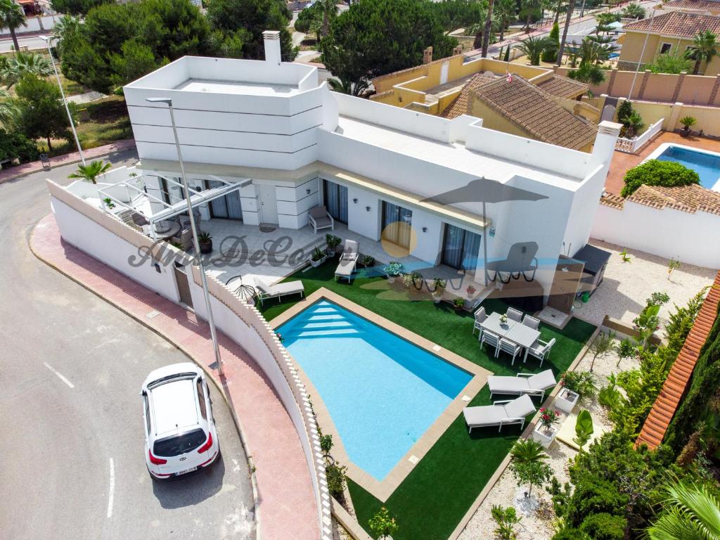 Πισίνα στο ή κοντά στο Villa Dominica