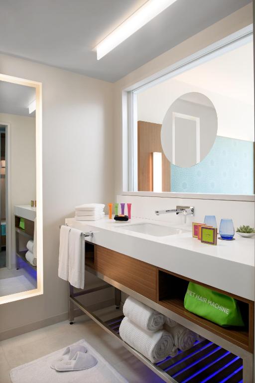 LUMA Hotel San Francisco - #1 Hottest New Hotel in the US 2023 - Salle Roi Supérieure