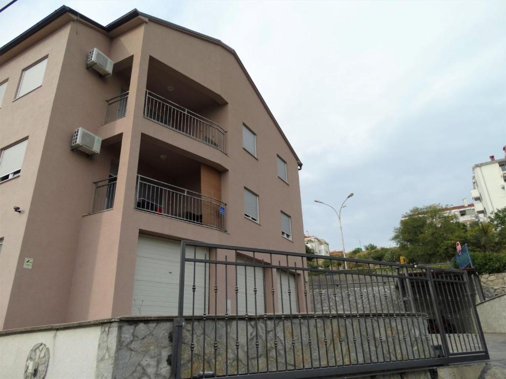 Apartment Vis 1